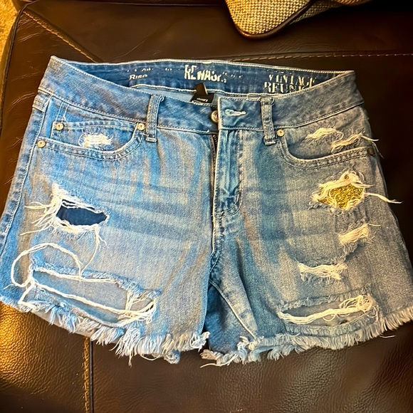 Ripped jean shorts - Picture 1 of 3